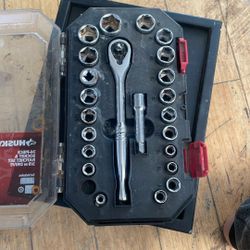 24 Piece Socket & Ratchet Set 