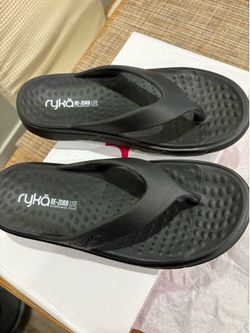 Ryka Flip Flips (Size 6)