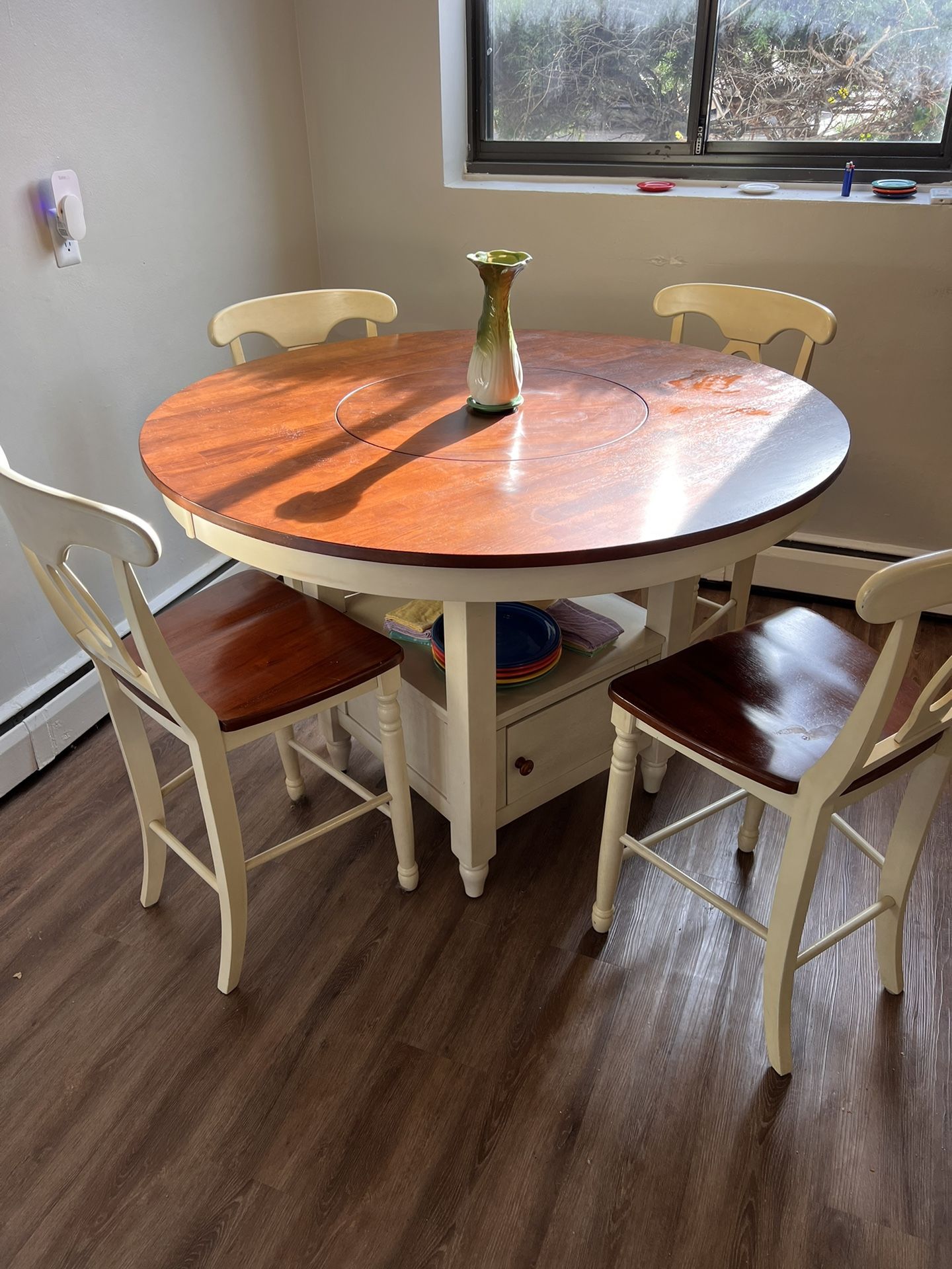 Circular Dinner Table With 4 Chairs