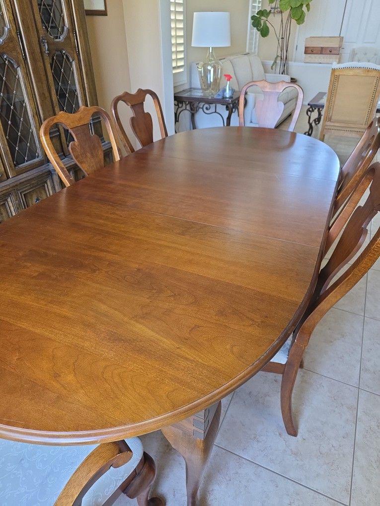 Dining Room Table And 6 Chairs