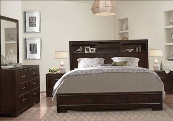 Queen Bedroom Set in Walnut Finish