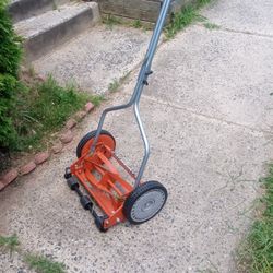 Manual Push Mower In Like New Condition 