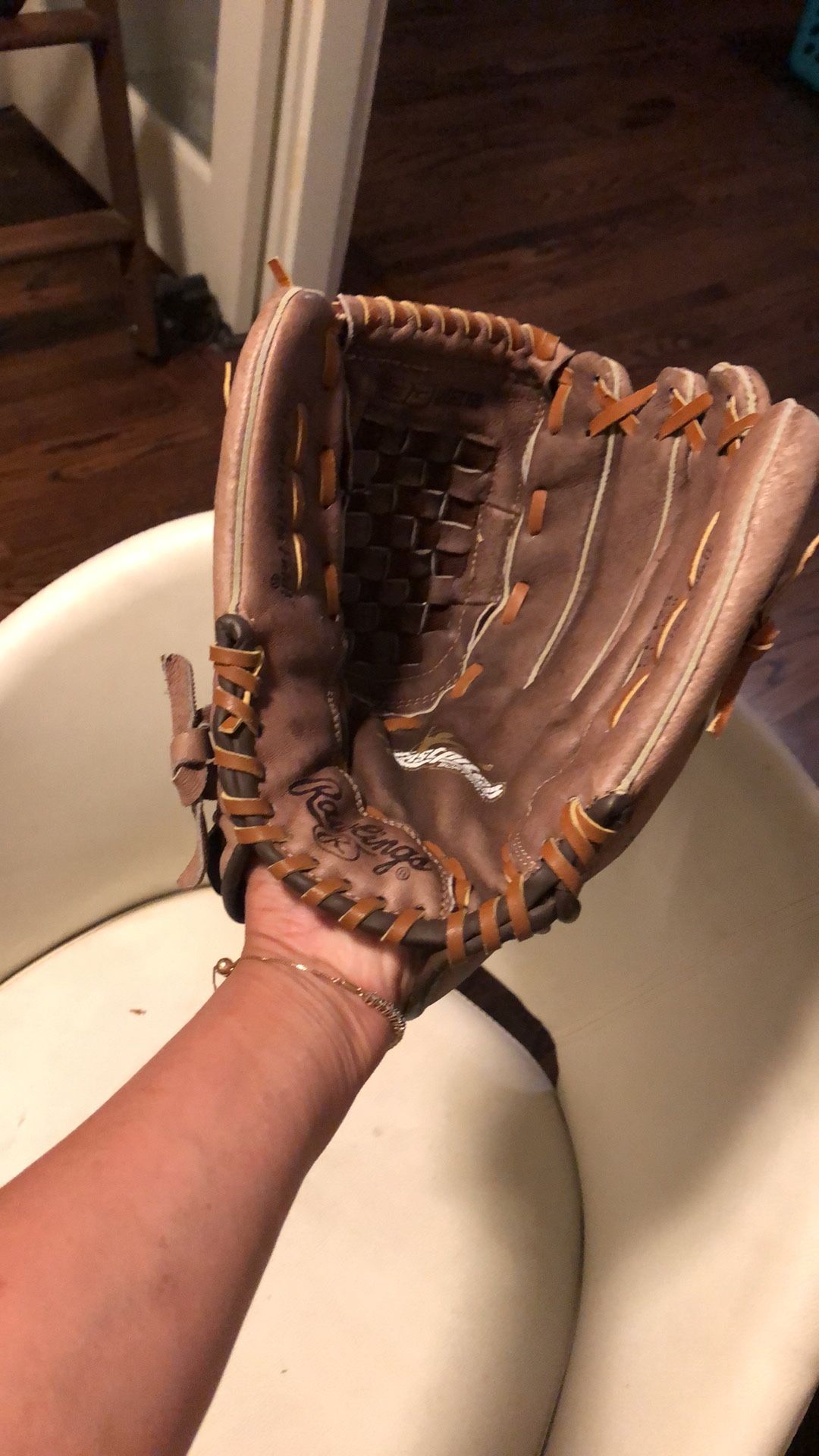 Rawlings Left Hand Medium Gloves