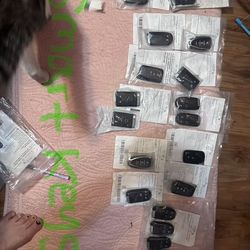 Smart keys, flip keys, head keys, keyless entry keys, transponder keys, fobik keys