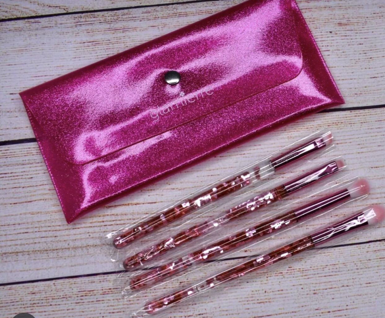 Glamiere Floating Hearts Makeup Brush Set In Sparkly Hot Pink Case. Brand New/Sealed.