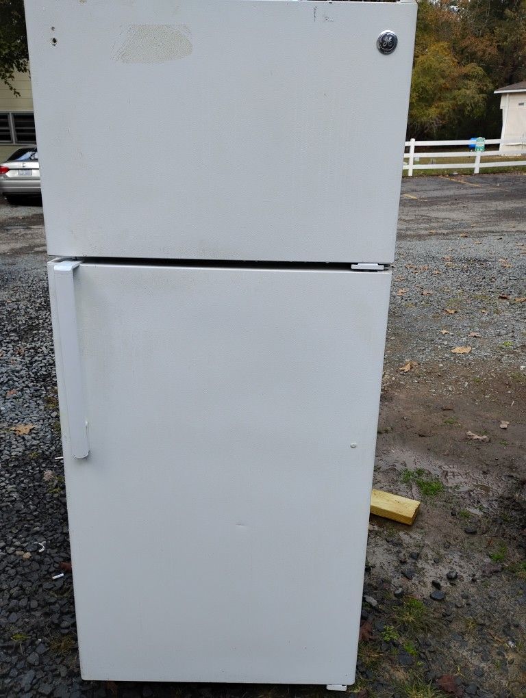 GE Refrigerator