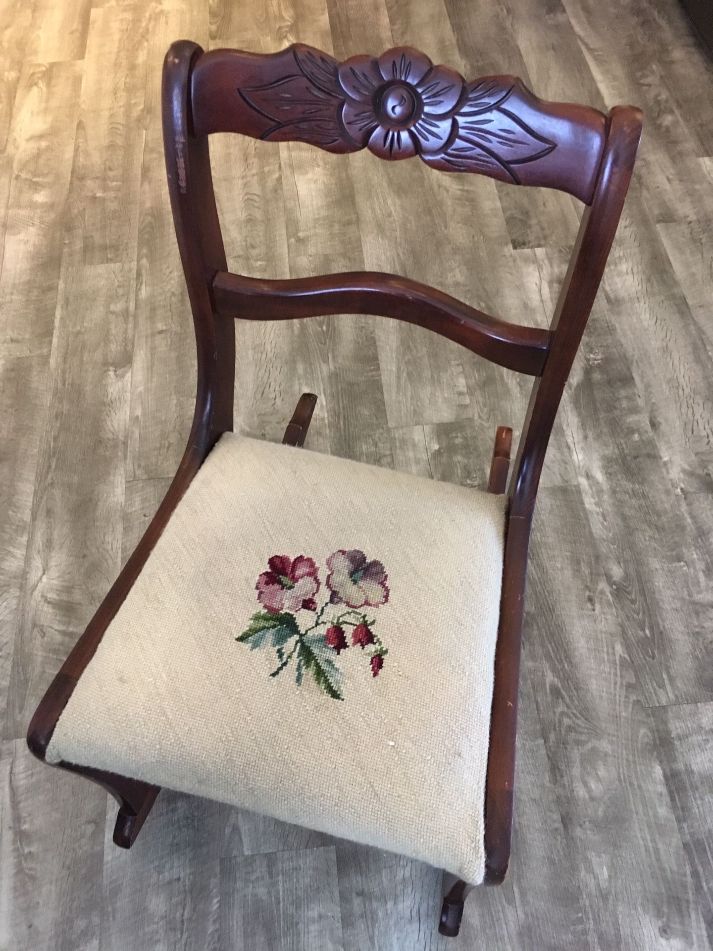 Tell City Duncan Phyfe Rose Back Rocker for Sale in Chandler, AZ - OfferUp