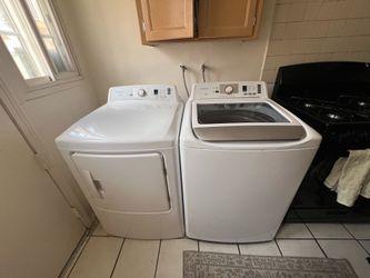 White Washer Dryer - Insignia hh