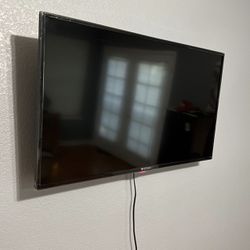 40 Inch Element TV With Wall Mount