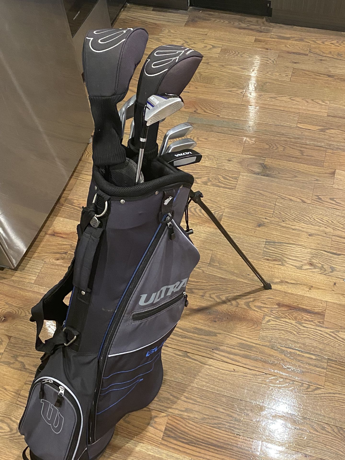 Wilson Ultra BLK Golf Club Set Driver, 3W, Hybrid, 5-PW