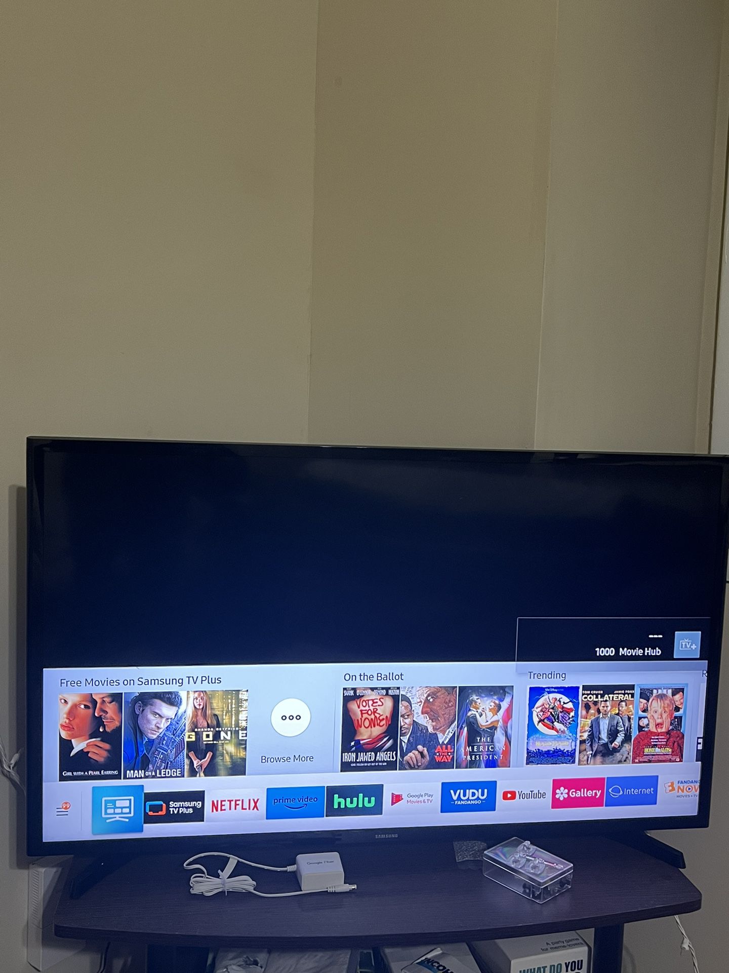 Samsung - 40" Class 5 Series LED Full HD Smart Tizen TV 