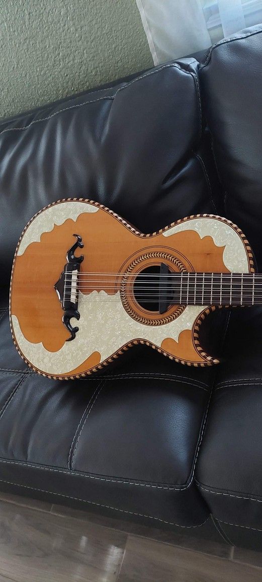 Bajo Quinto Hernandez