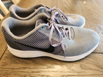 Like New Mens Nike Sneakers