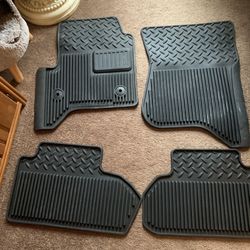  Chevy Silverado GMC Sierra 1500 Double Cab 4 Pc Rubber Weather Floor Mats Set 2015-2019 OEM New last set 