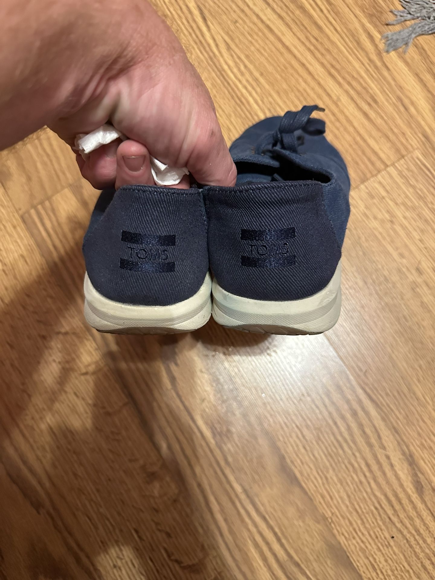 Toms