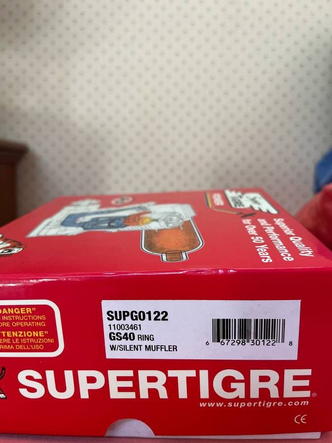 RC airplane glow Engine .40 NIB