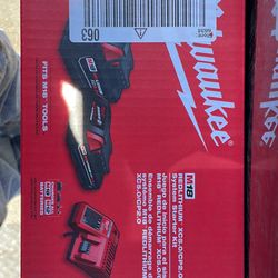 Milwaukee M18 Battery Starter Kit