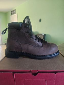 Brand new steeltoe size 11 redwing