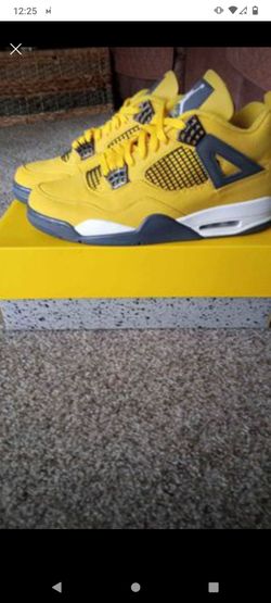 Jordan 4 Yellow Lighting Size 11 For 320 DS