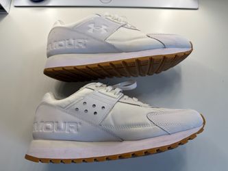 Under Armour Essential Runner sneakers