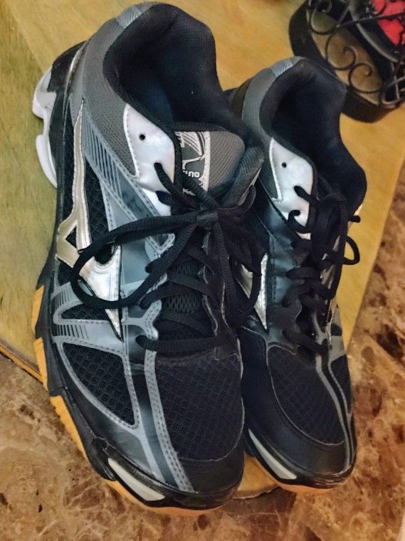 Mizuno Wave Bolt 6