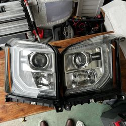 2015 GMC YUKON DENALI HEADLIGHTS