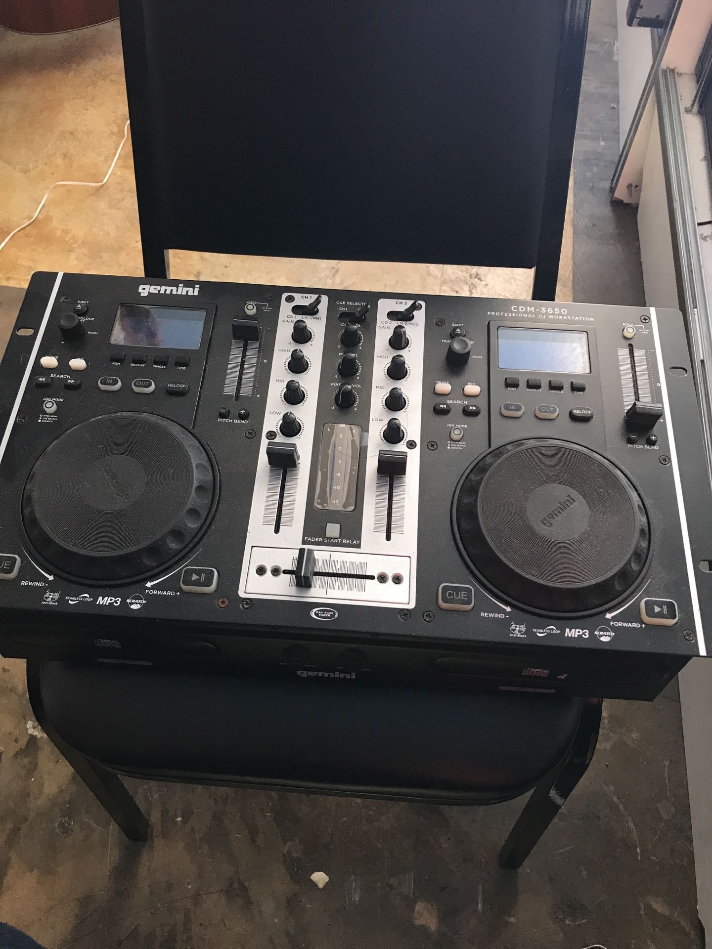 Gemini CDM-3650 prefessional Dj workstation