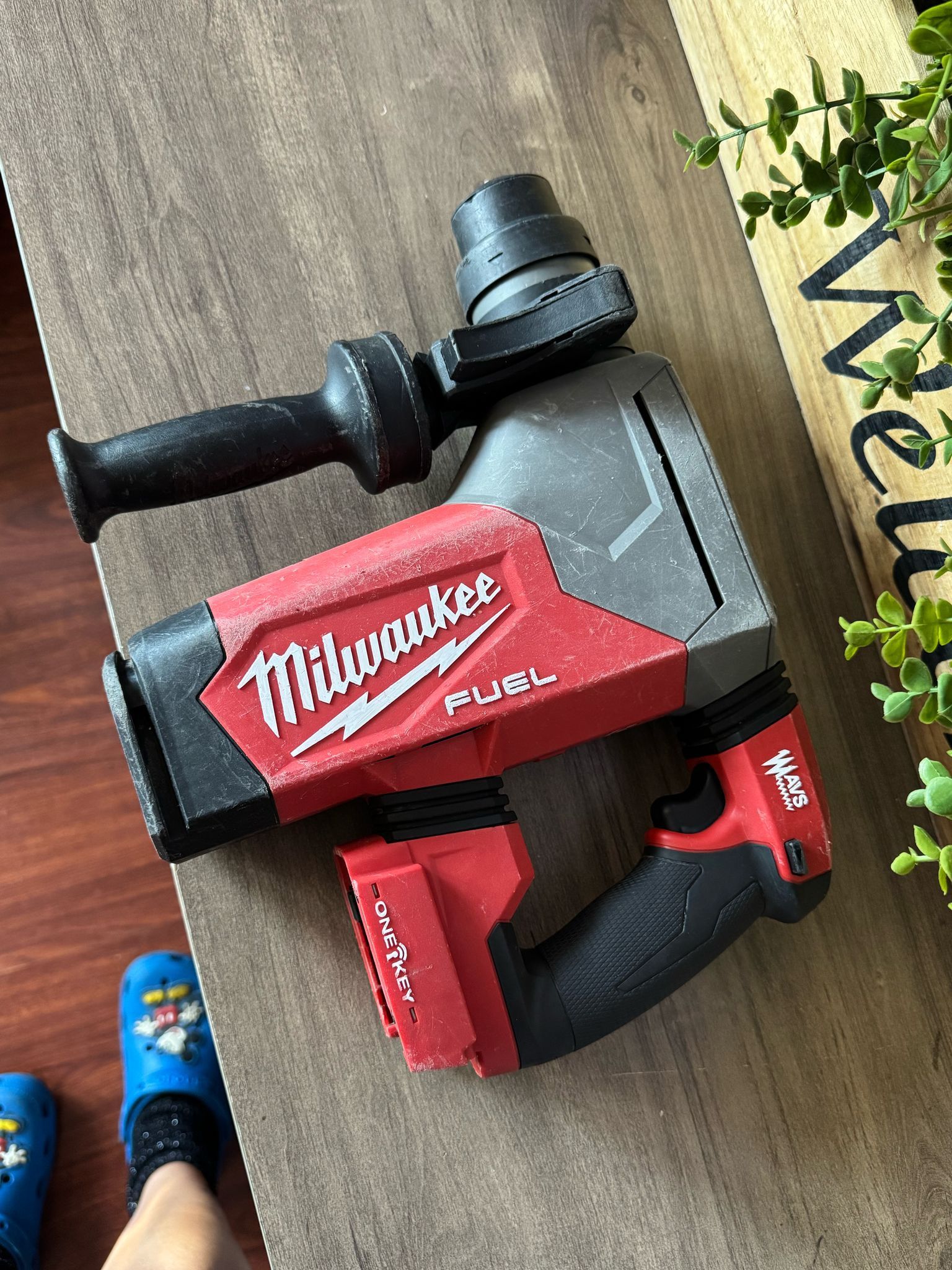 Rotary Hammer Milwaukee FUEL ONEKEY CON AUTOSTOP