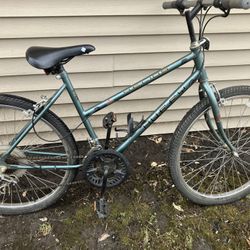 Women’s 26 inch Huffy bike please read description and look at pictures