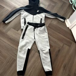 Nike tech black grey