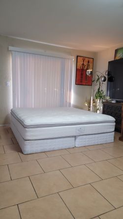 KING SIZE SEALY POSTUREPEDIC MATTRESS AND BOXSPRINGS FOR SALE! IN GREAT CONDITION, FREE DELIVERY