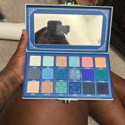 Jeffree star blue blood palette