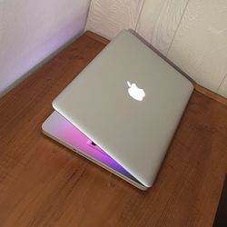 Apple MacBook Pro 13” I5/8GB/256GB SSD $240