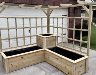 Custom Beautiful privacy wall Tomato Tower Planter Box Garden Bed Decor Outdoor Design cedar redwood