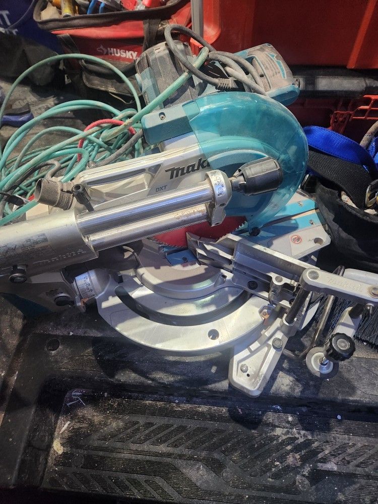 10 "Makita Chop Saw With Makita Stand 