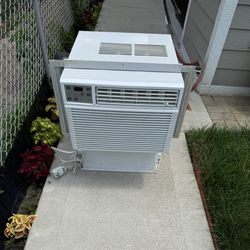 NICE AND POWERFUL 10,000 BTUS AIR CONDITIONER. THIS UNIT WILL KEEP YOU NICE AND COOL DURING THE SUMMER. $ 225.00  OR BEST OFFER. 