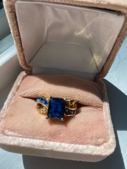 10k White and Yellow Gold Blue Saffire Ring with accent Diamonds