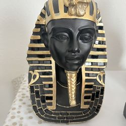 Egyptian king Tut Statue