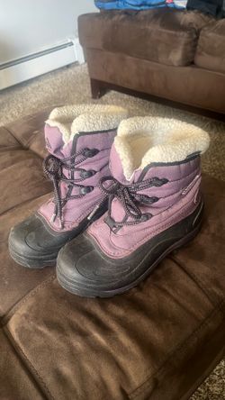 Snow boots