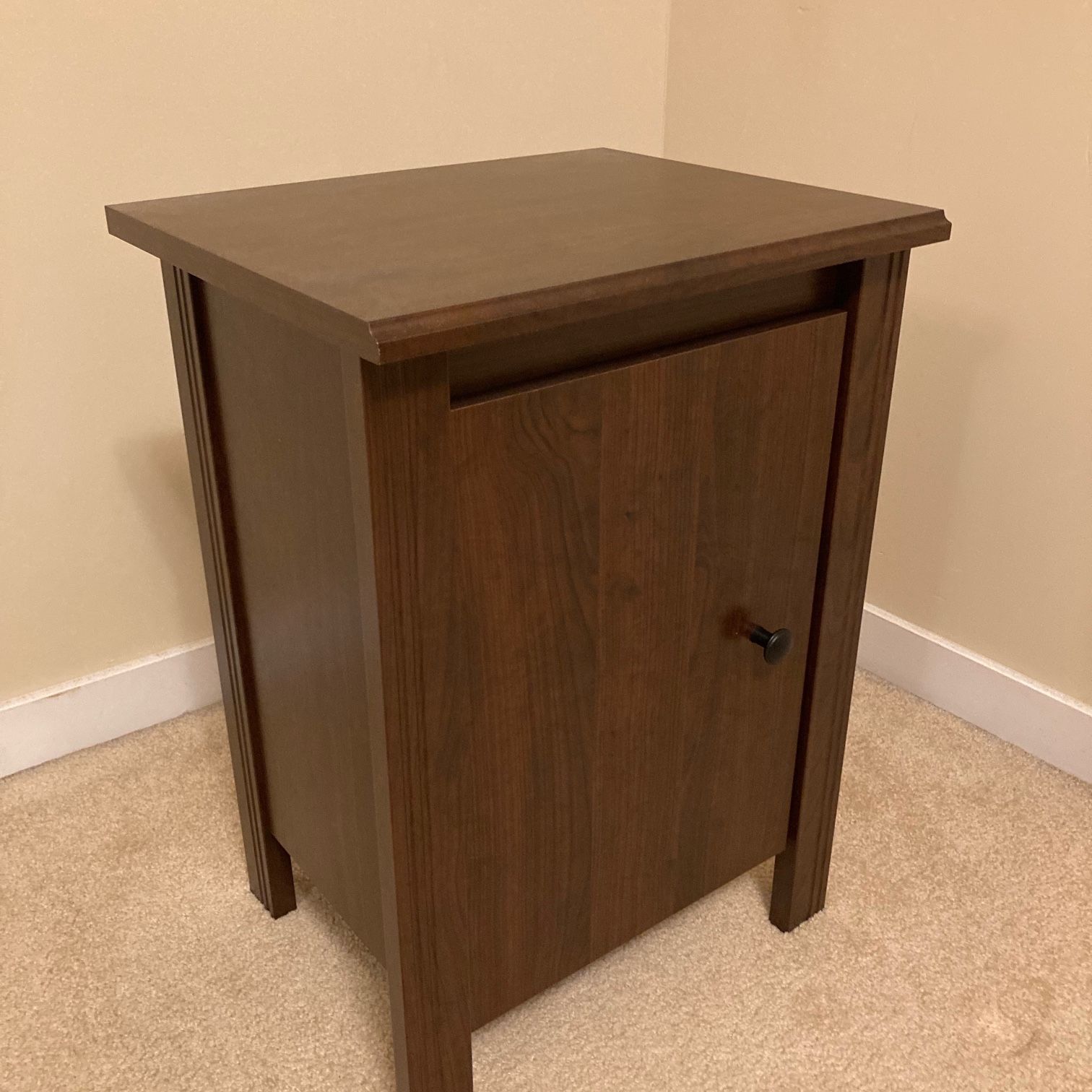 Brusali bedside table online