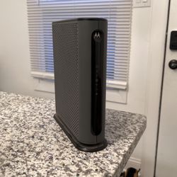 Motorola - Dual-Band AC1900 Router