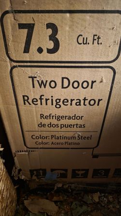 MAGIC CHEF 7.3 CU FT  REFRIGERATOR / FREEZER