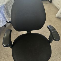 Black Office Desk Chair With Wheels 
