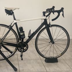 Impeccable CERVELO R3D Bike w accessories 