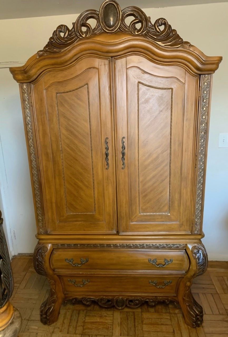 Michael Amini Wardrobe