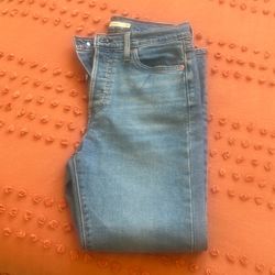 Levi’s wedgie straight 28