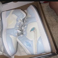 Blue tint Jordan 1 Miss