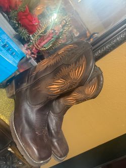 Men’s size 8 🤠