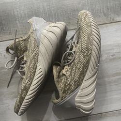 Adidas Tubular, Beige And Size 9.5