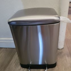 Small Trash Can 